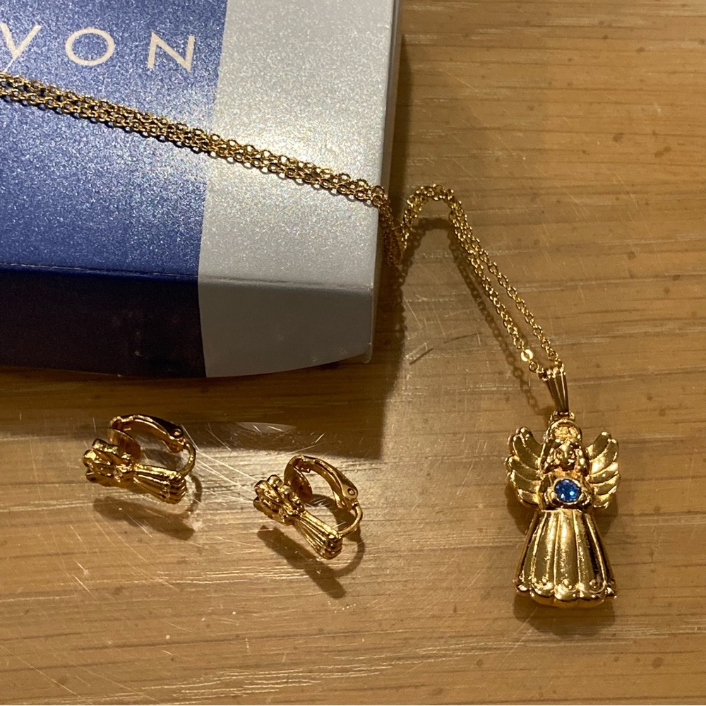 Vintage 90’s Avon Golden Heavenly Angel Pendant/Clip on Earrings. 
Blue Stone